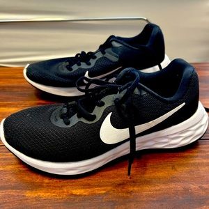 Nike running shoes size 7 women’s